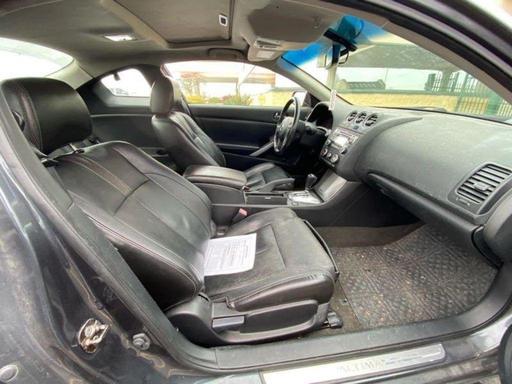 Nissan Altima 2.5 S CVT Coupe 2010