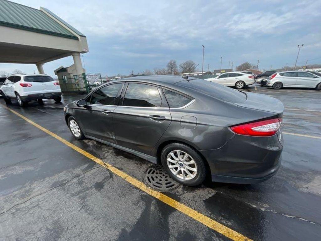 Ford Fusion S 2015