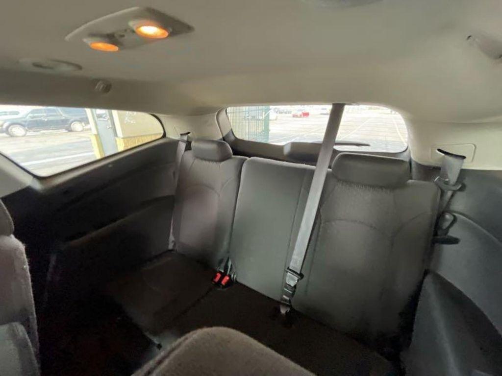 Chevrolet Traverse LT FWD 2011