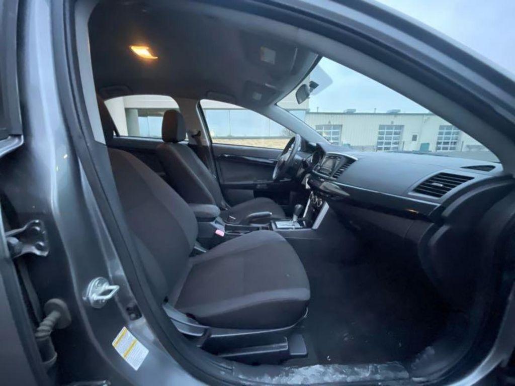 Mitsubishi Lancer ES 5M 2016