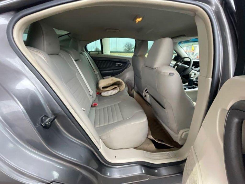 Ford Taurus SE FWD 2011