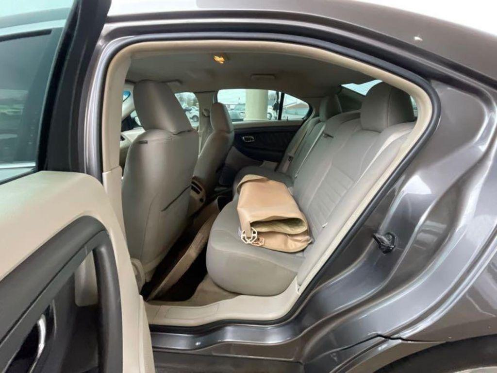 Ford Taurus SE FWD 2011