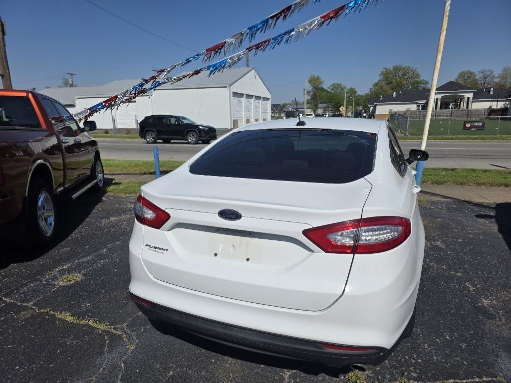 Ford Fusion S 2016