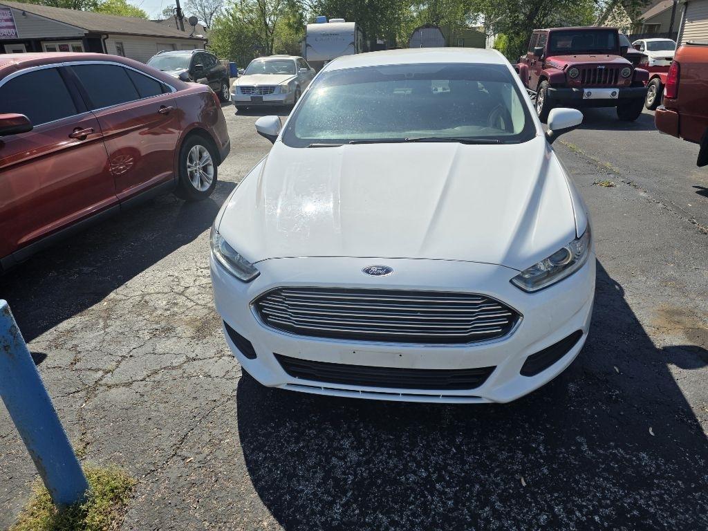 Ford Fusion S 2016