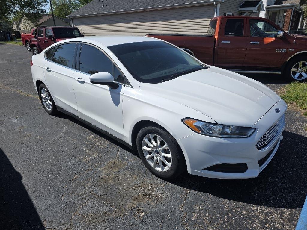 Ford Fusion S 2016