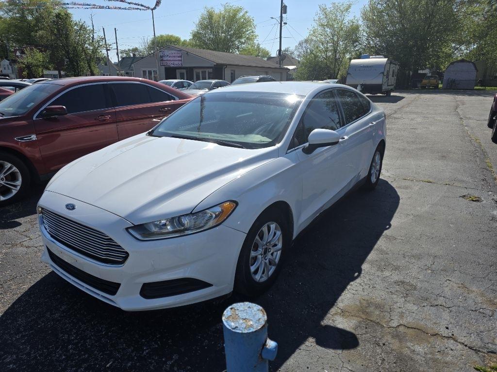 Ford Fusion S 2016