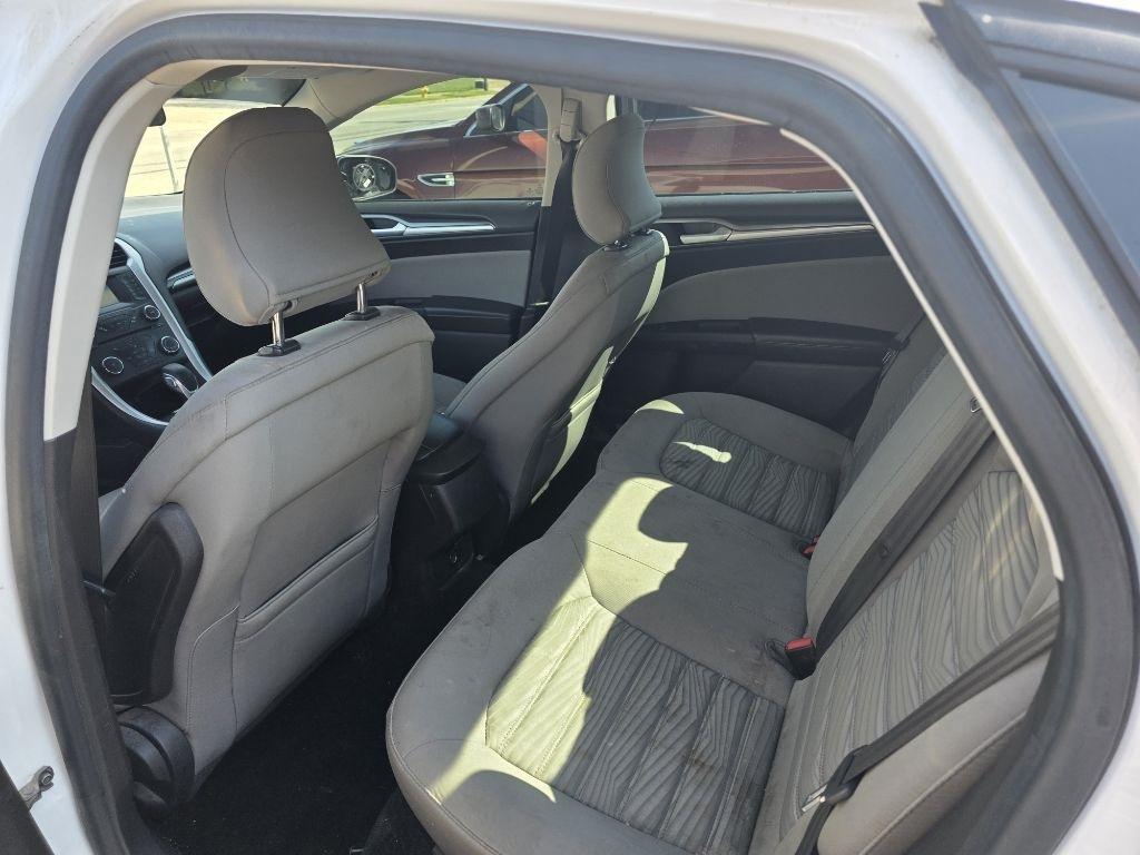 Ford Fusion S 2016