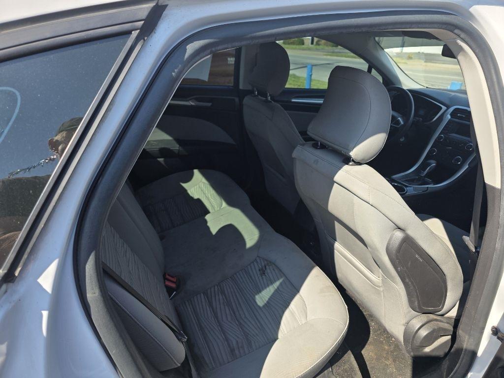 Ford Fusion S 2016