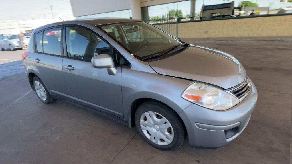 Nissan Versa  2011