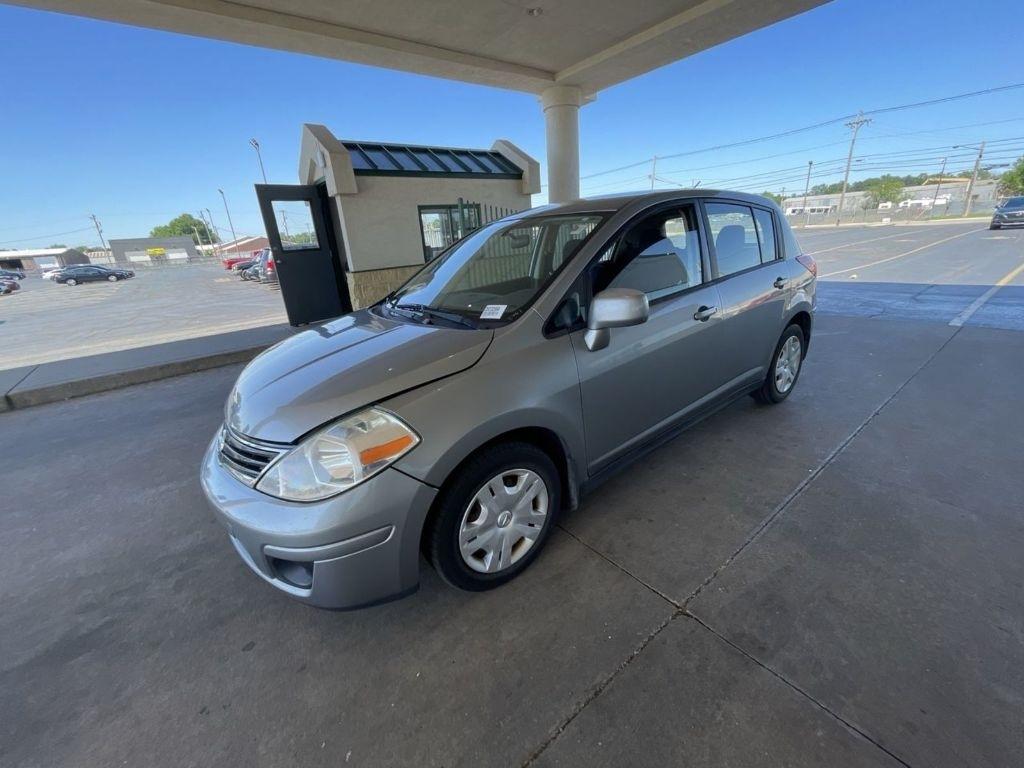 Nissan Versa  2011