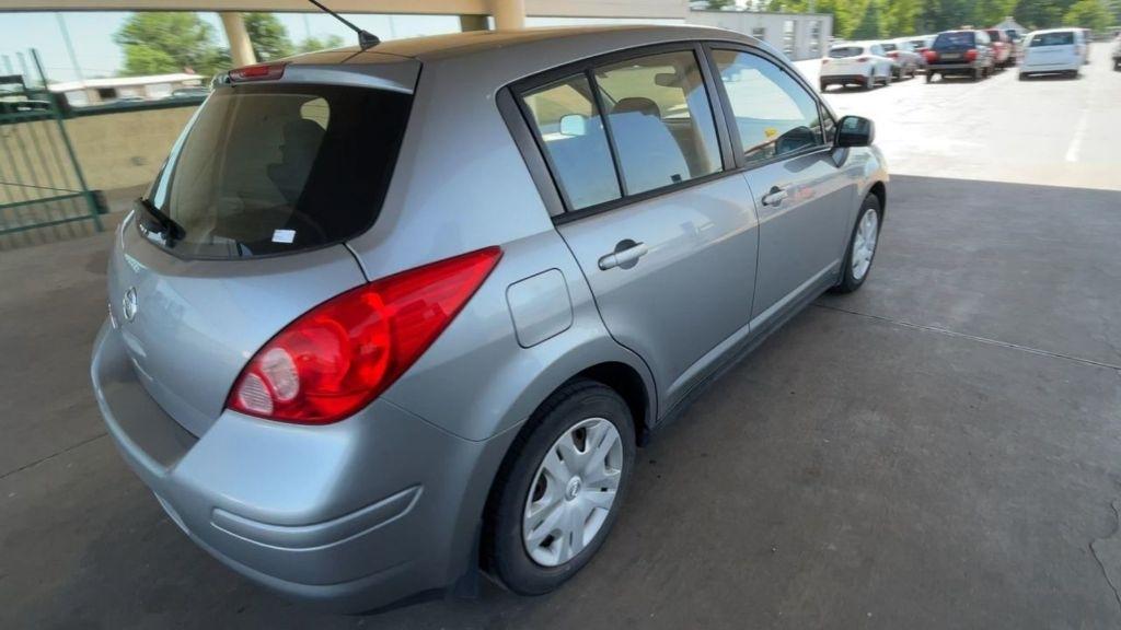 Nissan Versa  2011