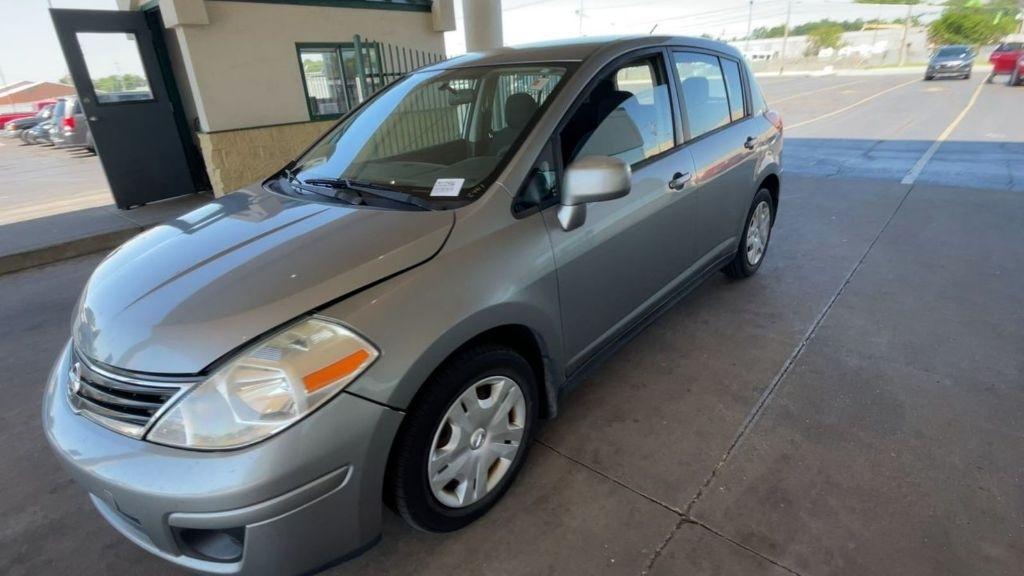 Nissan Versa  2011