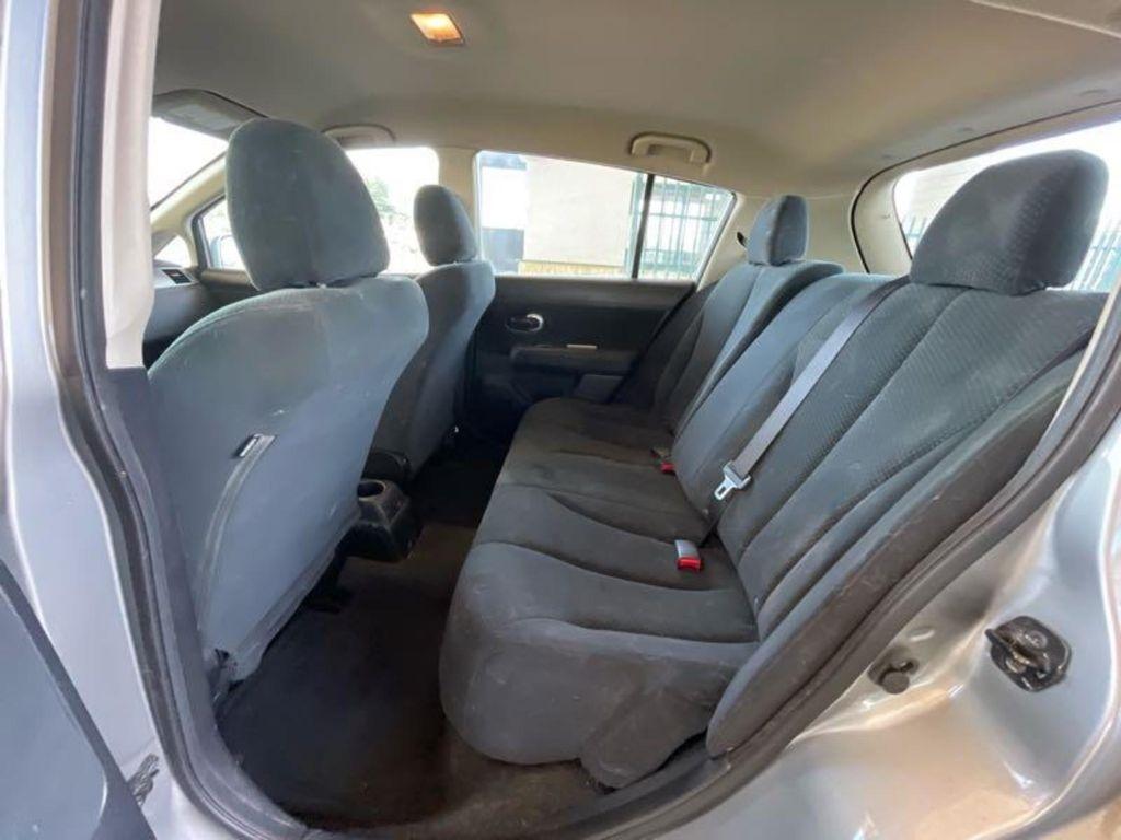Nissan Versa  2011