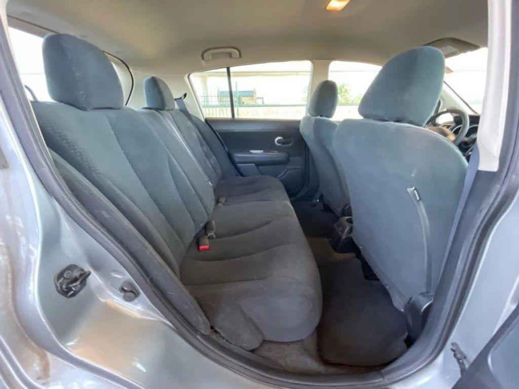 Nissan Versa  2011