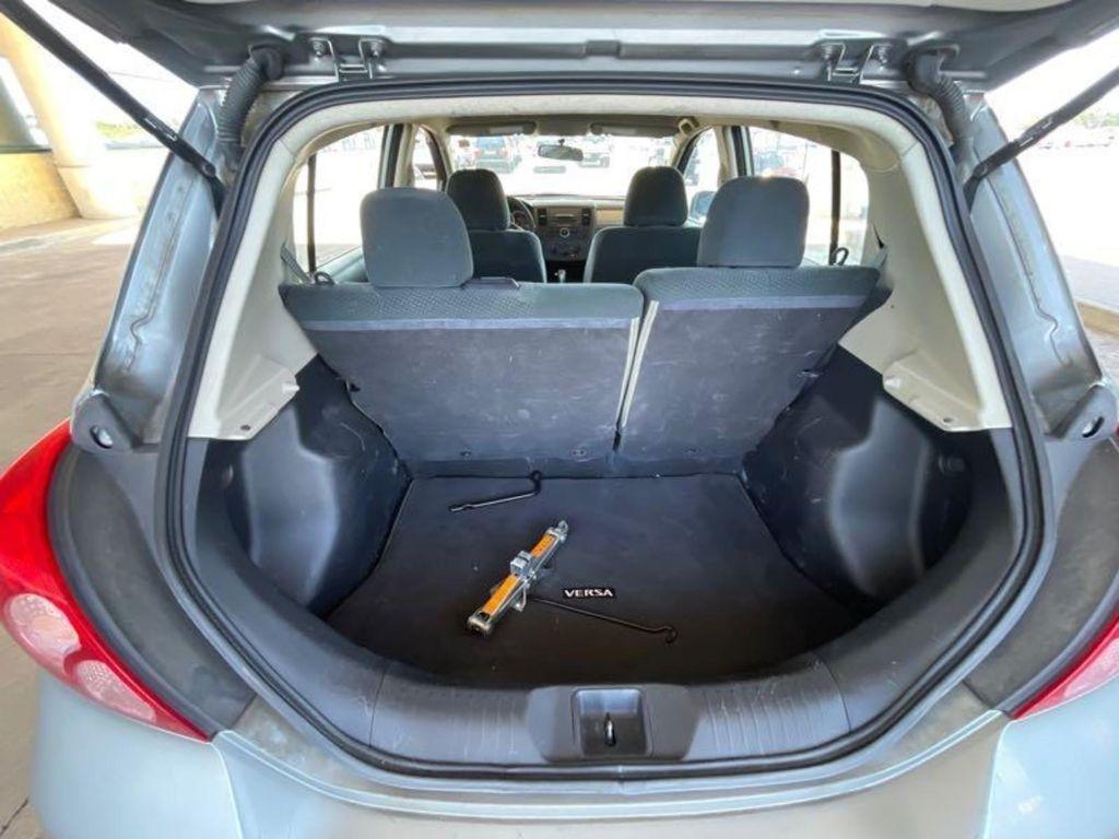Nissan Versa  2011