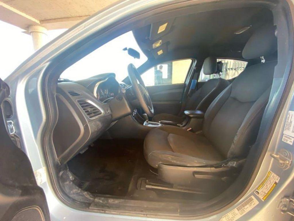 Dodge Avenger  2013