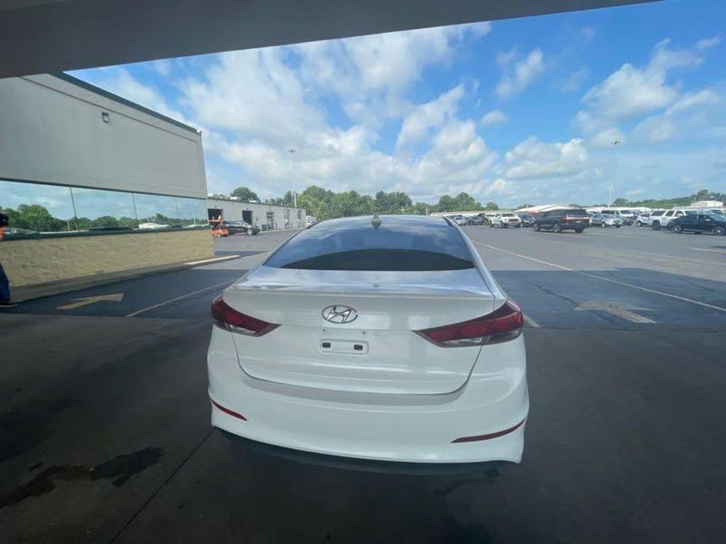 Hyundai Elantra SE 6AT 2017