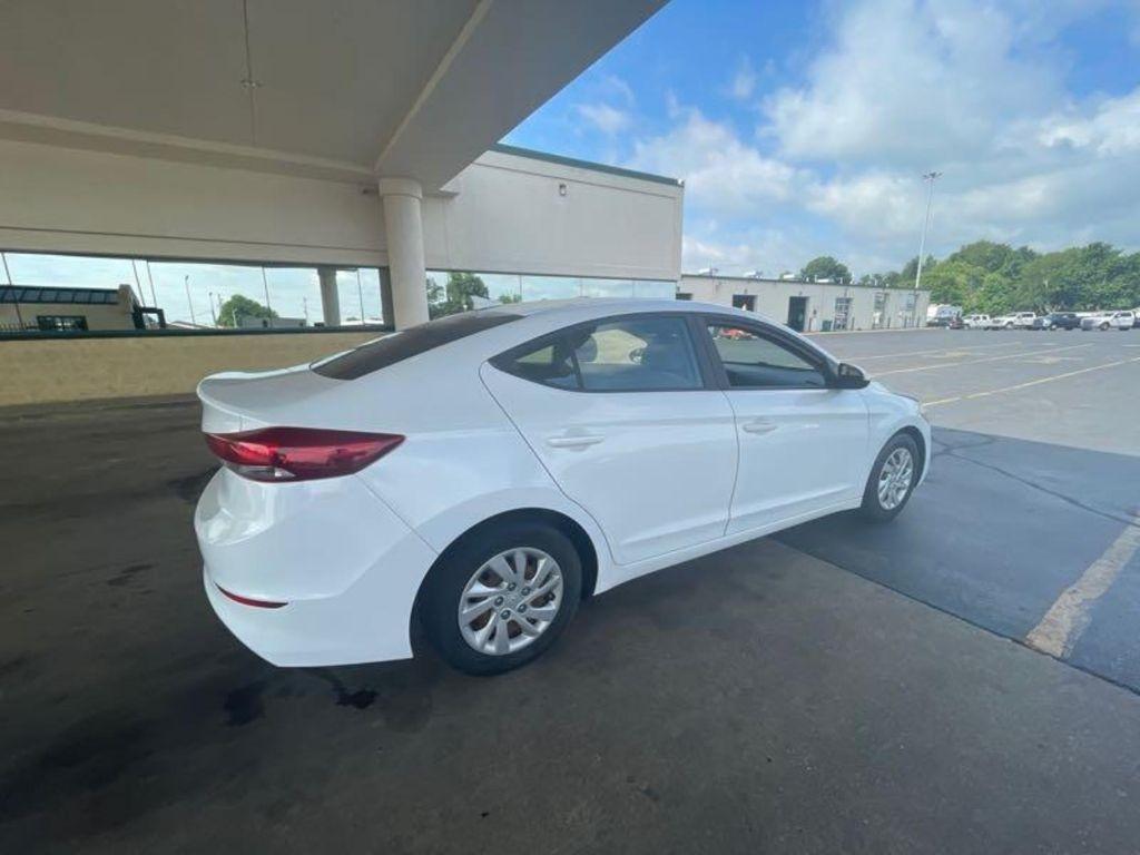 Hyundai Elantra SE 6AT 2017