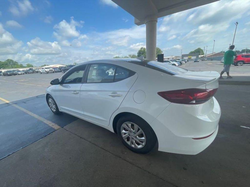 Hyundai Elantra SE 6AT 2017