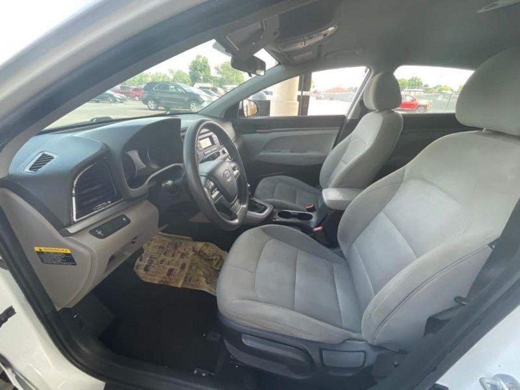 Hyundai Elantra SE 6AT 2017