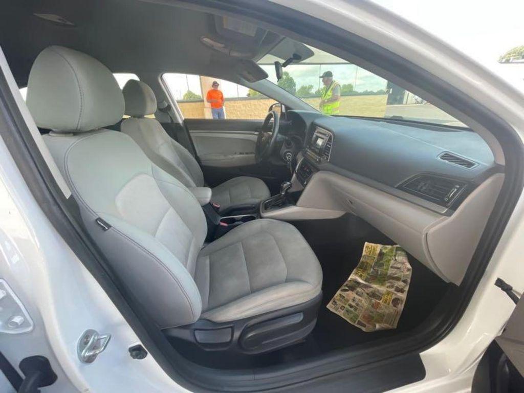 Hyundai Elantra SE 6AT 2017