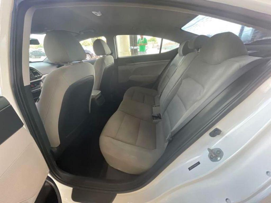 Hyundai Elantra SE 6AT 2017