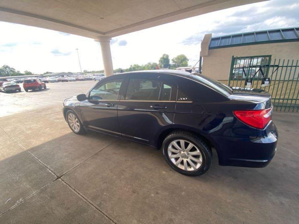 Chrysler 200 LX 2011