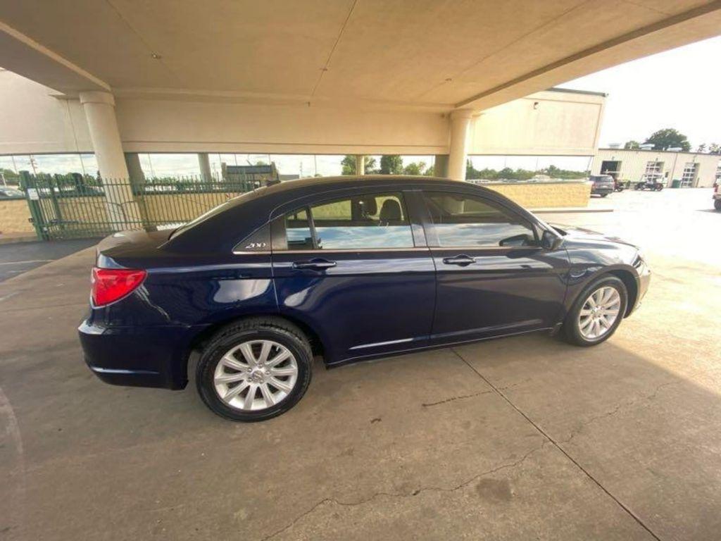 Chrysler 200 LX 2011