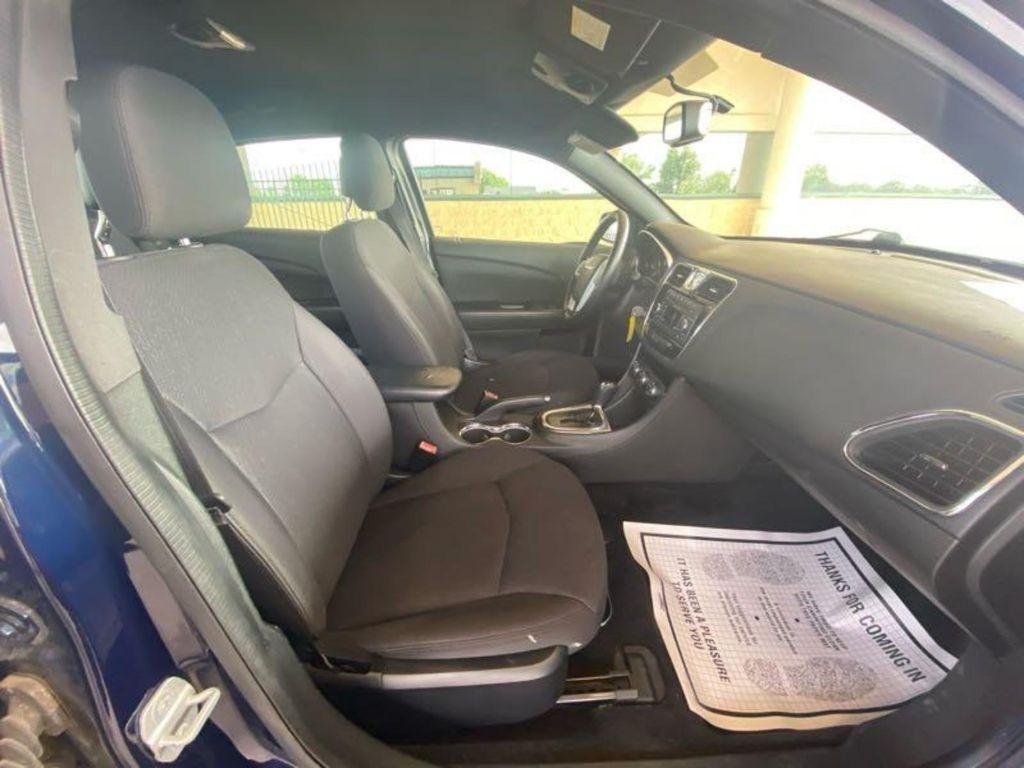 Chrysler 200 LX 2011