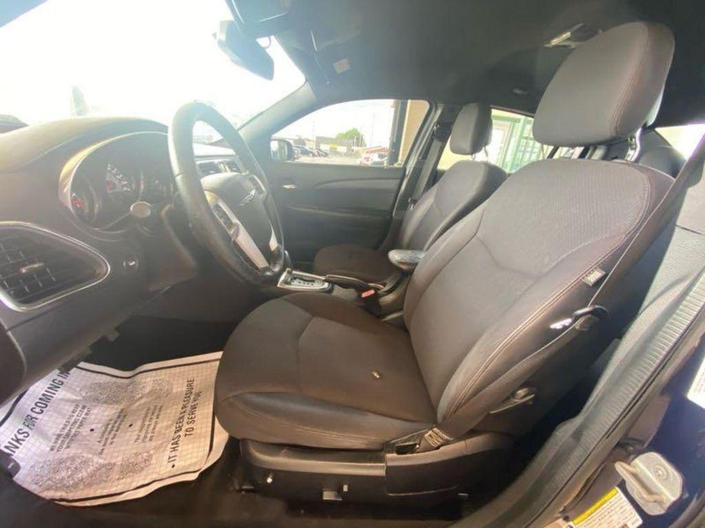 Chrysler 200 LX 2011