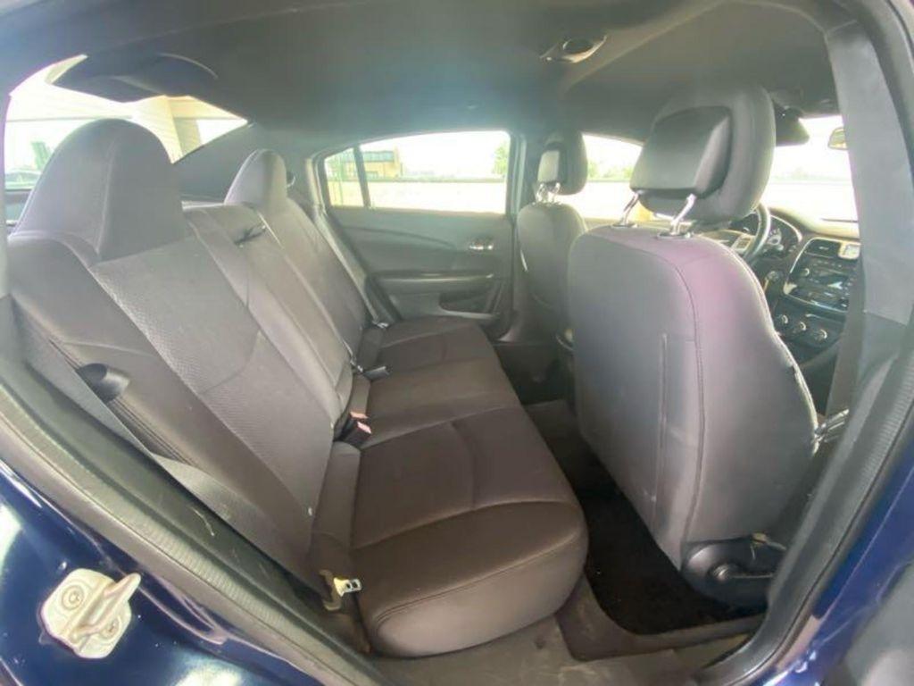 Chrysler 200 LX 2011