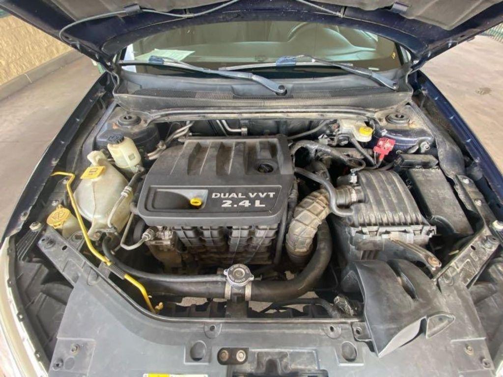 Chrysler 200 LX 2011