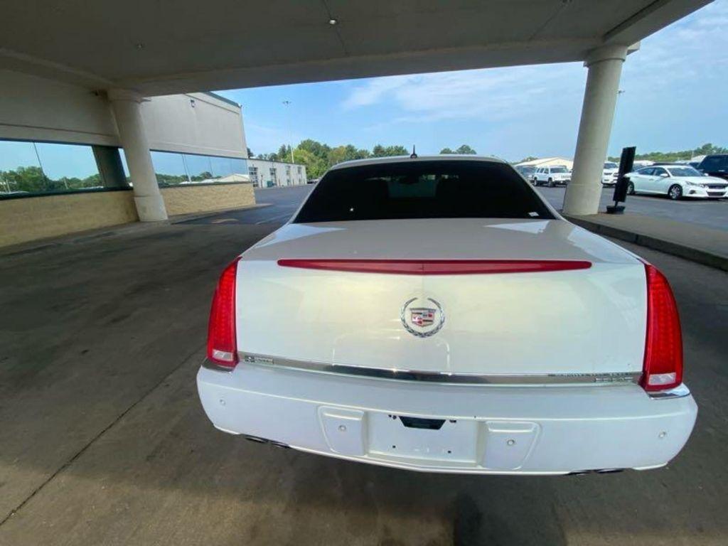 Cadillac DTS Sedan 2007