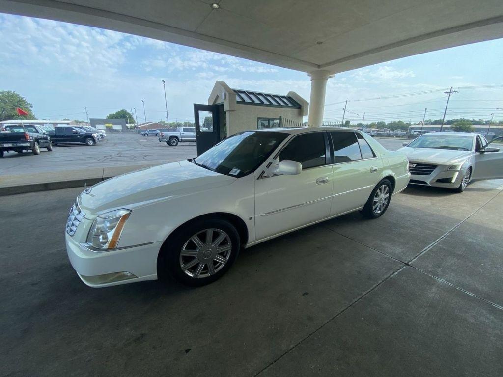 Cadillac DTS Sedan 2007