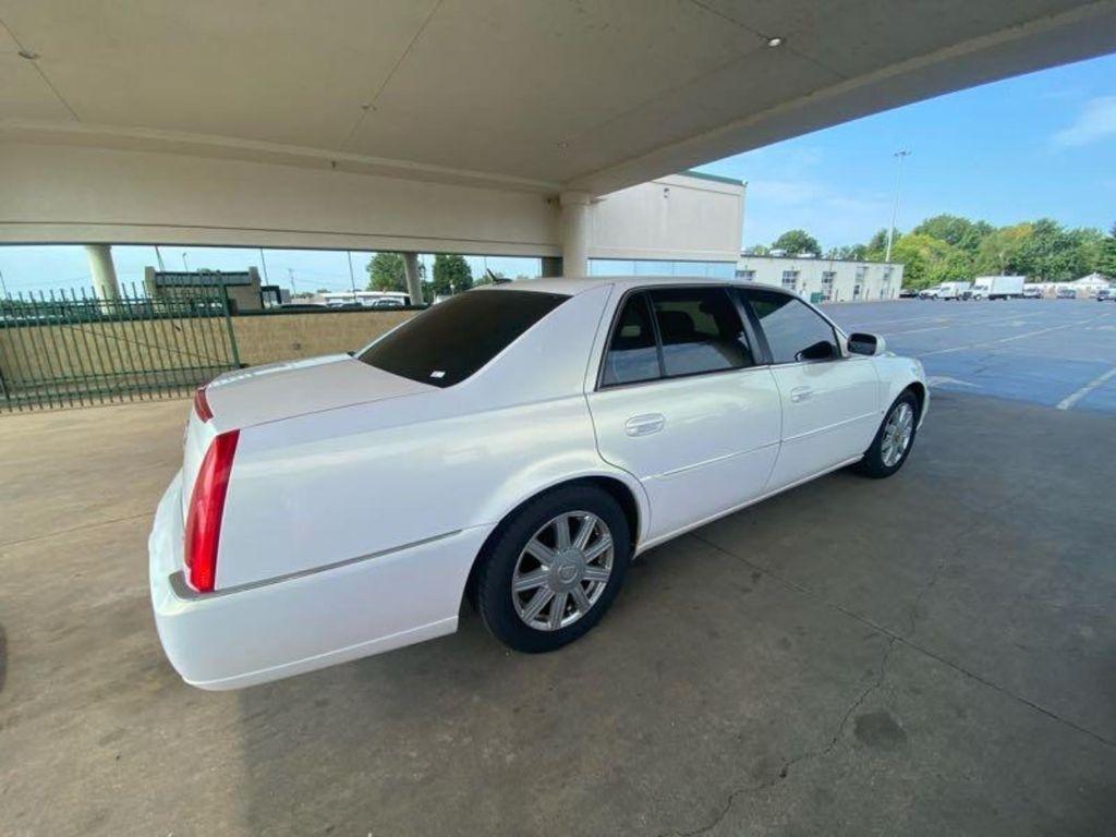 Cadillac DTS Sedan 2007