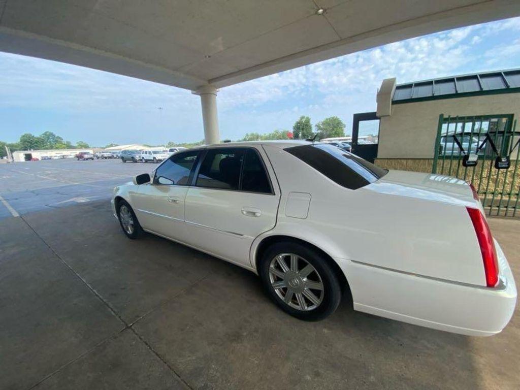 Cadillac DTS Sedan 2007