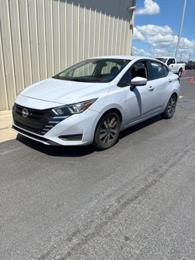 Nissan Versa SV 2023