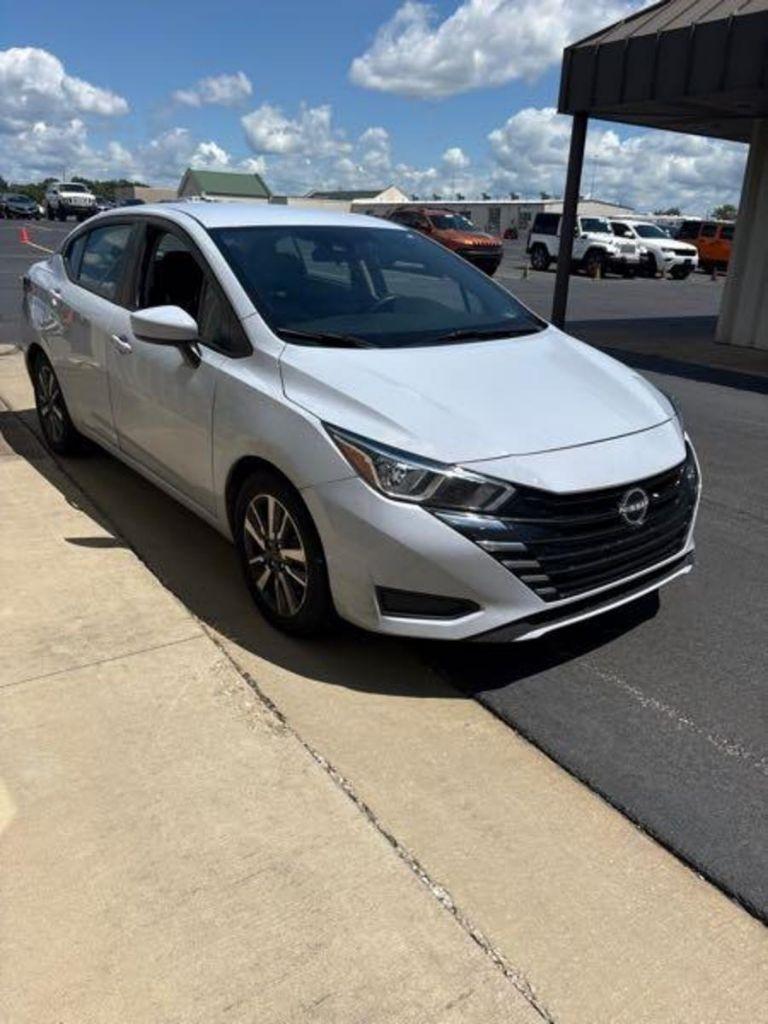 Nissan Versa SV 2023