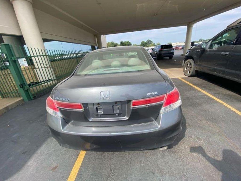 Honda Accord photo 9