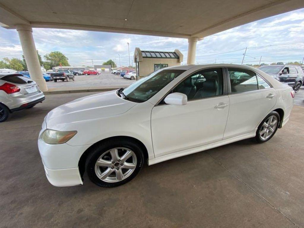 Toyota Camry photo 2