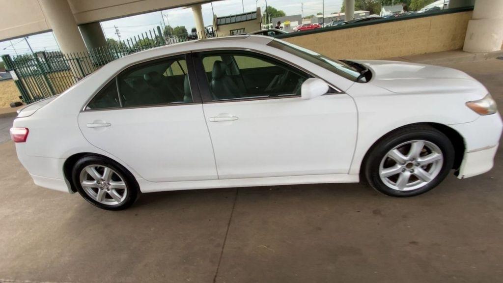 Toyota Camry photo 7