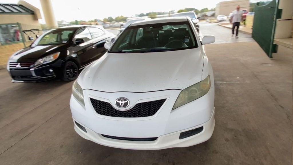 Toyota Camry photo 9