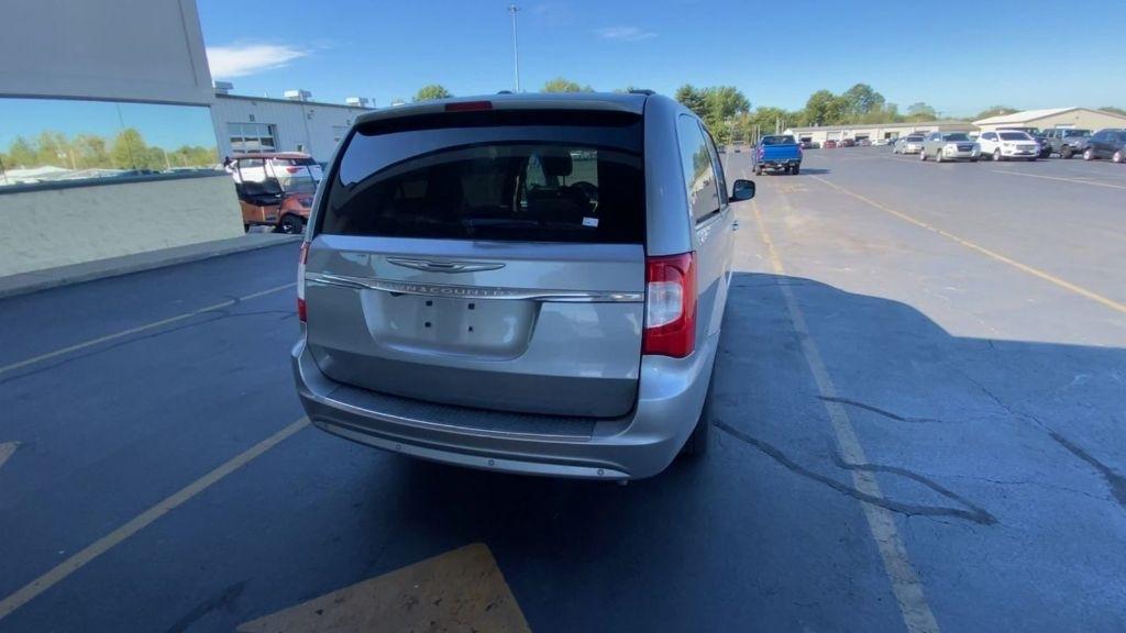 2014 Chrysler Town & Country Touring-L