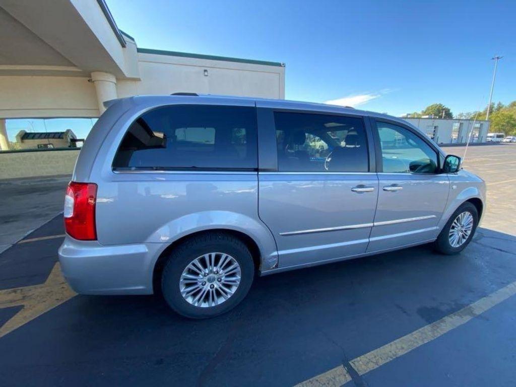Chrysler Town & Country Touring-L 2014
