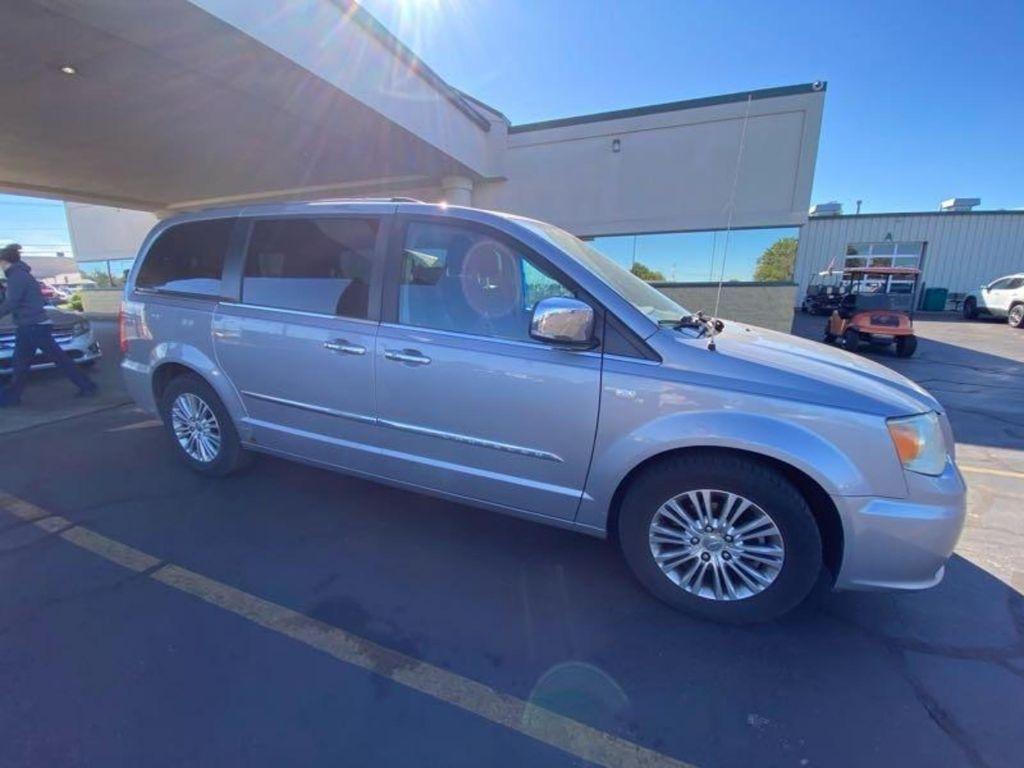 Chrysler Town & Country Touring-L 2014
