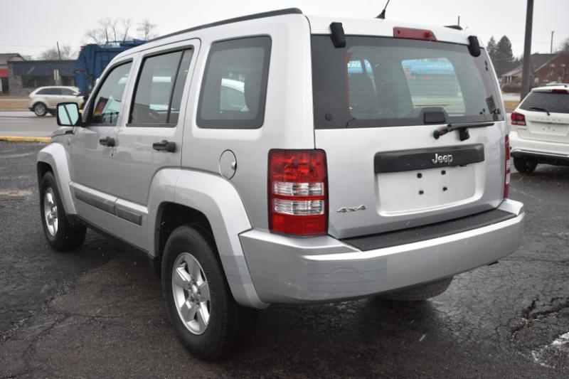 Jeep Liberty 4WD 4dr Sport 2012