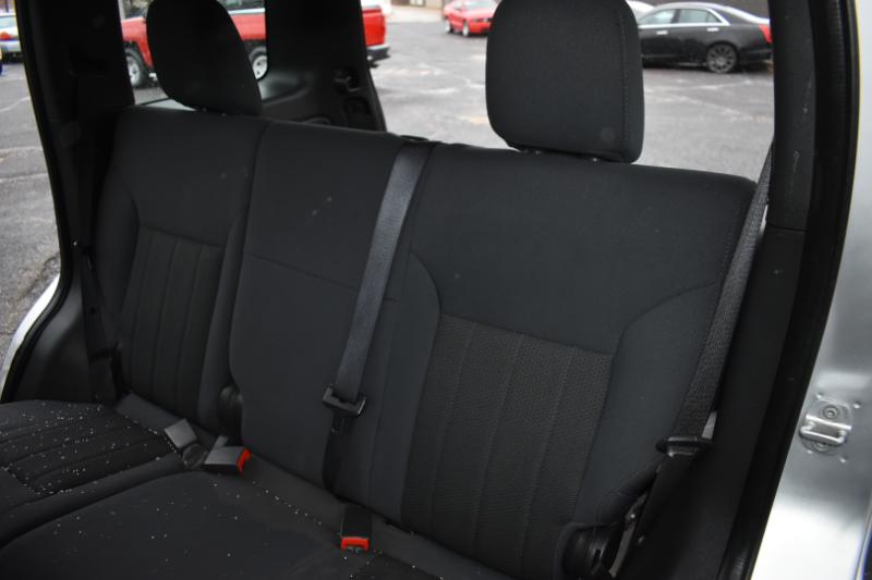 Jeep Liberty 4WD 4dr Sport 2012