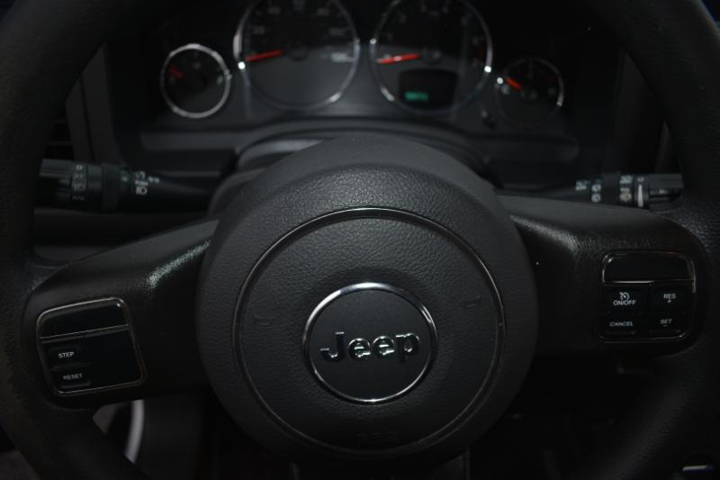 Jeep Liberty 4WD 4dr Sport 2012