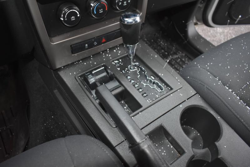 Jeep Liberty 4WD 4dr Sport 2012