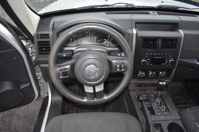 Jeep Liberty 4WD 4dr Sport 2012